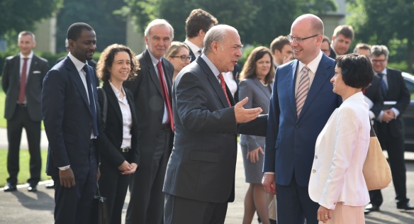 Premiér Bohuslav Sobotka se v pondělí 6. června 2016 setkal s generálním tajemníkem Organizace pro hospodářskou spolupráci a rozvoj Angelem Gurríou.