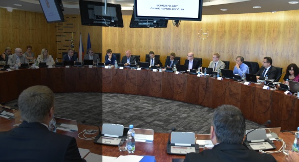 Před jednáním vlády na Krajském úřadě Moravskoslezského kraje, 22. července 2015.