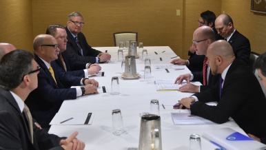 Premiér Bohuslav Sobotka ve Washingtonu jednal s vedením společnosti GE Aviation, 31. března 2016.