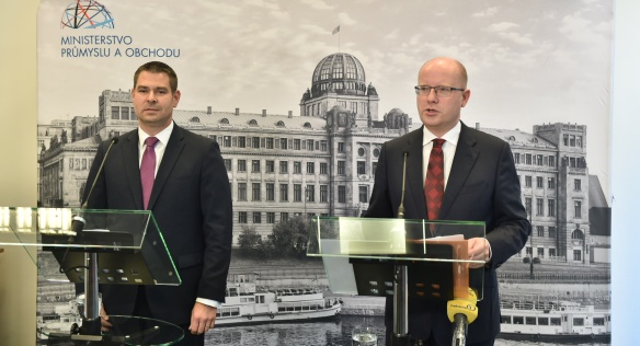 Tisková konference po schůzce premiéra Sobotky s ministrem průmyslu a obchodu Havlíčkem, 6. září 2017.