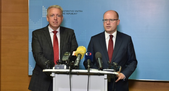 Tisková konference po schůzce premiéra Sobotky s ministrem vnitra Chovancem, 7. září 2017.