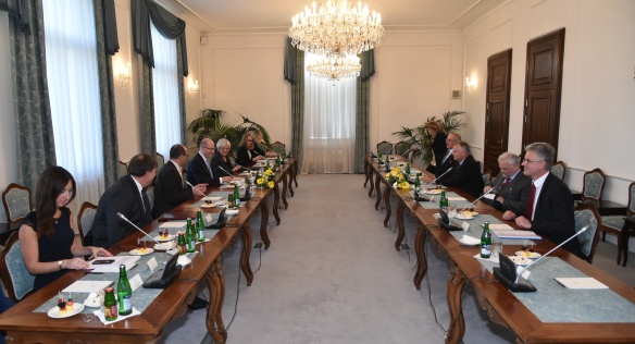 Premiér Sobotka jednal 6. listopadu 2015 s předsedou Spolkové rady Rakouska Kneifelem.