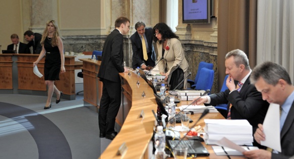 Před jednáním vlády 2. července 2014. 