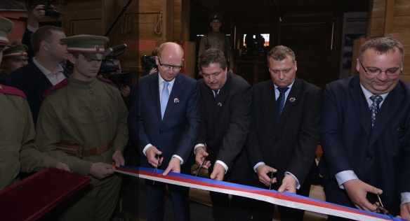 Předseda vlády Bohuslav Sobotka zahájil v úterý 19. května 2015 na pražském Hlavním nádraží projekt „Legiovlak – prezentace v krajských městech 2015“.