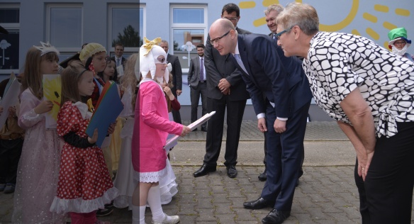 Premiér Bohuslav Sobotka navštívil MŠ Rubešova v Hlinsku, 1. června 2015.