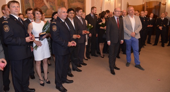 Premiér Sobotka se 9. června 2015 společně s ministrem vnitra Chovancem setkal s členy českého speciálního zdravotnického traumatýmu.