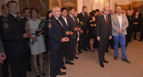 Premiér Sobotka se 9. června 2015 společně s ministrem vnitra Chovancem setkal s členy českého speciálního zdravotnického traumatýmu.