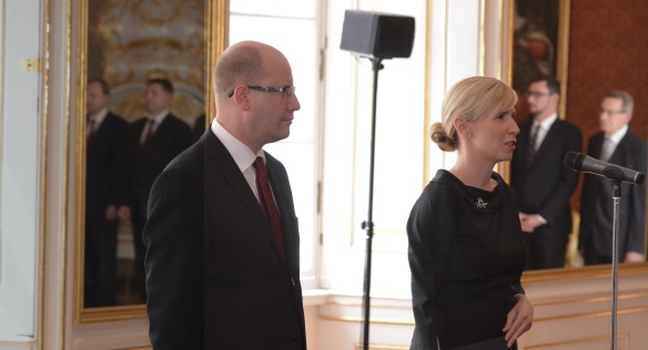 Předseda vlády ČR Bohuslav Sobotka uvedl ve středu 17. června 2015 do úřadu ministryni školství, mládeže a tělovýchovy Kateřinu Valachovou. 