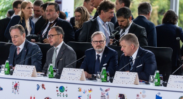 Premiér Fiala na plenárním zasedání EPC v albánské Tiraně, 16. května 2025.