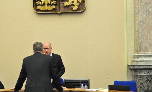 Předseda vlády Bohuslav Sobotka před jednáním vlády 6. května 2015 ve Strakově akademii.