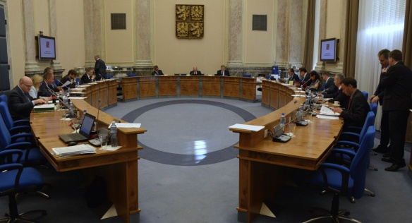 Před jednáním vlády