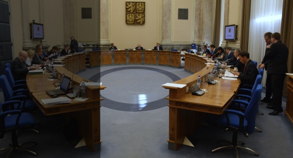 Před jednáním vlády