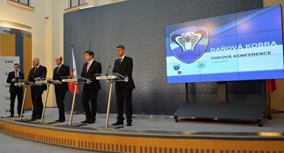 Tisková konference po jednání týmu Kobra dne 5. března 2015.