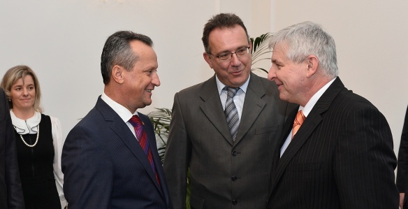 Předseda vlády Jiří Rusnok se v úterý 29. října 2013 na Úřadu vlády ČR setkal s předsedou Parlamentu Makedonské republiky Trajko Veljanovskim.