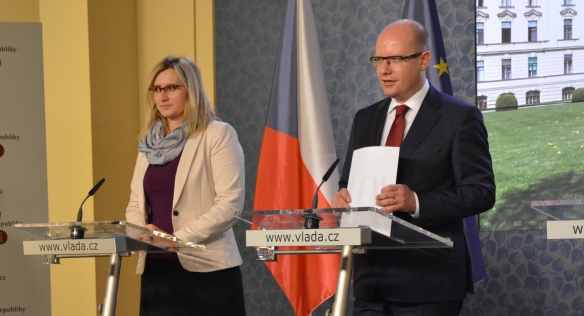 Tisková konference po jednání vlády 1. října 2015. 