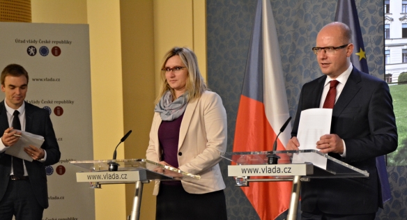 Tisková konference po jednání vlády 1. října 2015. 