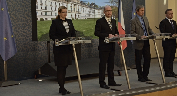 Tisková konference po jednání vlády 5. října 2015.