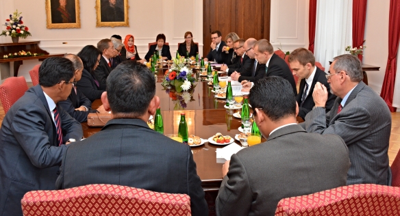 Předseda vlády Sobotka se v úterý 20. října 2015 setkal s předsedou Senátu Malajsie, panem Ujangem.