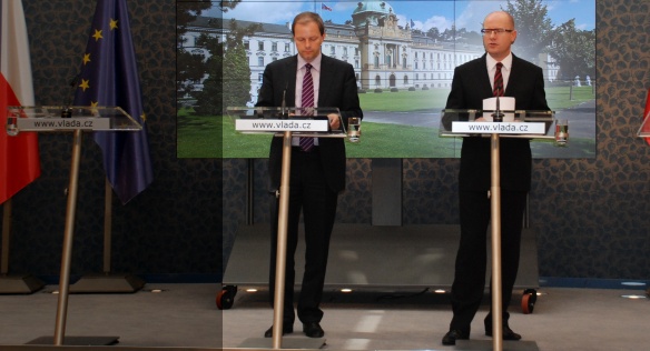 Ministr školství M. Chládek a předseda vlády ČR B. Sobotka na tiskové konferenci v úterý 1. července 2014.