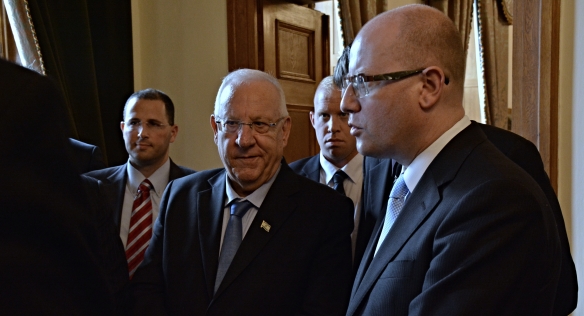 Ve čtvrtek 22. října 2015 se v Hrzánském paláci setkal předseda vlády Bohuslav Sobotka s prezidentem Státu Izrael Reuvenem Rivlinem.