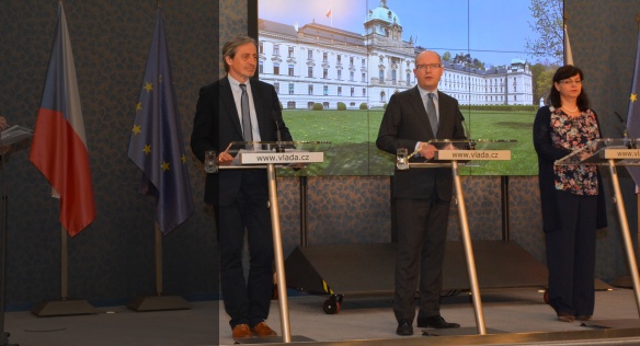 Tisková konference po jednání vlády 25. března 2015.