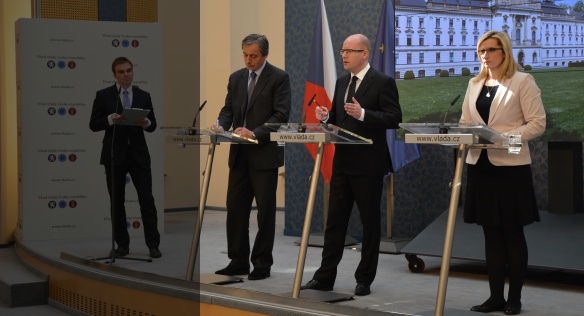 Tisková konference po jednání vlády 22. dubna 2015.