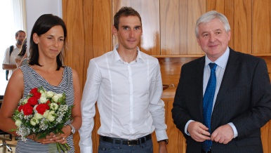 Premiér Jiří Rusnok přijal cyklistu Romana Kreuzigera se ženou, 29. července 2013