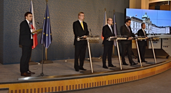 Tisková konference po jednání vlády, 14. prosince 2015.