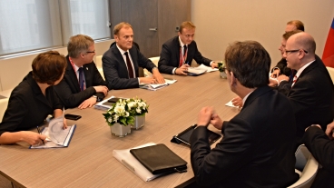 Premier Sobotka Meets with President Tusk prior to European Council Session, 17 December 2015.
