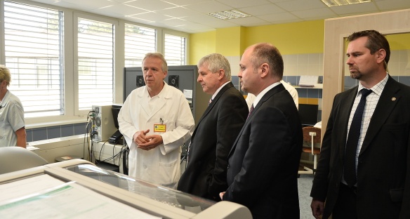 Premiér Jiří Rusnok navštívil v úterý 8. října 2013 nemocnici ve Znojmě.