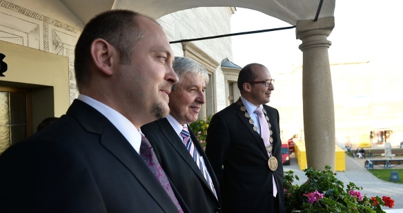 Premiér Jiří Rusnok se v úterý 8. října 2013 v Kyjově setkal se starostou a ministrem pro místní rozvoj Luklem a jihomoravským hejtmanem Haškem.