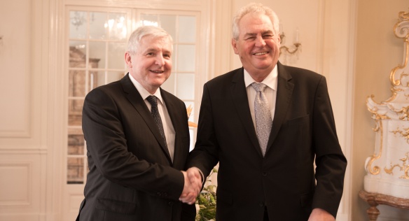 Premiér Jiří Rusnok zavítal 3. ledna 2014 na tradiční novoroční oběd s prezidentem Milošem Zemanem do Lán, foto: archiv KPR.