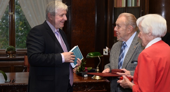 Premiér Jiří Rusnok se setkal v pátek 11. října 2013 v Kramářově vile s profesorem Erazimem Kohákem a s jeho chotí.