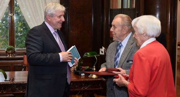 Premiér Jiří Rusnok se setkal v pátek 11. října 2013 v Kramářově vile s profesorem Erazimem Kohákem a s jeho chotí.