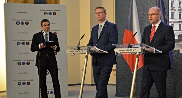 Tisková konference po jednání vlády 8. února 2016.