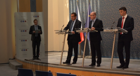 Tisková konference k zhodnocení uplynulých 18 měsíců vlády z pohledu investic, 16. července 2015.