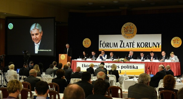 Premiér Jiří Rusnok se v úterý 15. října 2013 zúčastnil fóra Zlaté koruny na téma Ekonomika versus politika aneb volby 2013.