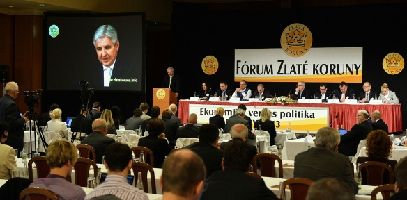 Premiér Jiří Rusnok se v úterý 15. října 2013 zúčastnil fóra Zlaté koruny na téma Ekonomika versus politika aneb volby 2013.