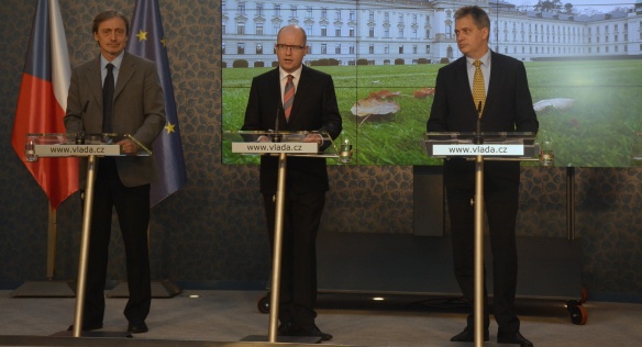 Tisková konference po jednání vlády 15. prosince 2014.