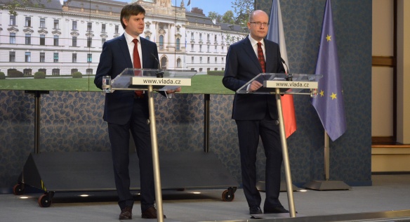 Tisková konference po jednání premiéra Sobotky s novým koordinátorem pro digitální agendu Malým, 11. dubna 2017.