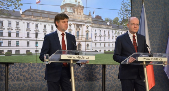 Tisková konference po jednání premiéra Sobotky s novým koordinátorem pro digitální agendu Malým, 11. dubna 2017.