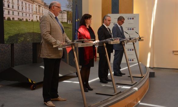 Tisková konference po jednání tripartity, 27. července 2015.