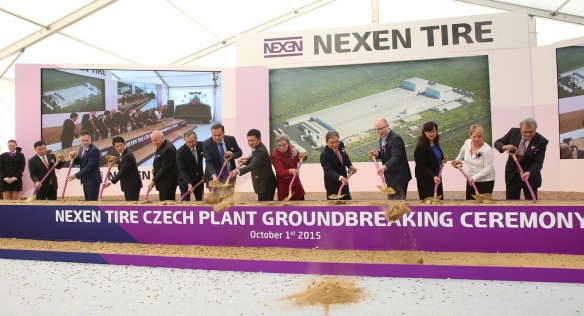 Předseda vlády Bohuslav Sobotka se zúčastnil zahájení výstavby nové tovární haly v průmyslové zóně Triangle, 1. října 2015.