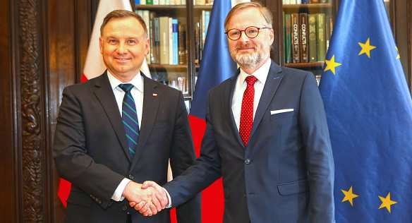 Premiér Fiala spolu s polským prezidentem Andrzejem Dudou, 27. dubna 2022.