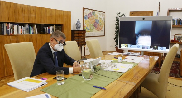 Kvůli zhoršeným epidemickým podmínkám se i mimořádné jednání vlády uskutečnilo formou videokonference, 9. září 2020.