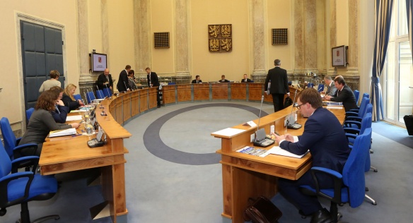 Vláda na jednání v pondělí 29. dubna 2019 rozhodla, že vyčlení celkem čtyři miliardy korun na opravy krajských silnic.