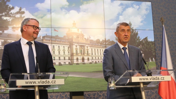 Ministr dopravy Ťok a premiér Babiš na tiskové konferenci po jednání vlády, 10. července 2018.