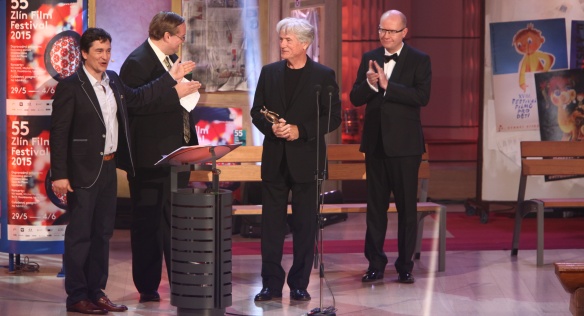 Prime Minister Sobotka presented the award for lifetime achievement to Jürgen Prochnow at the Zlín Film Festival, 3 June 2015. Source: Josef Omelka.