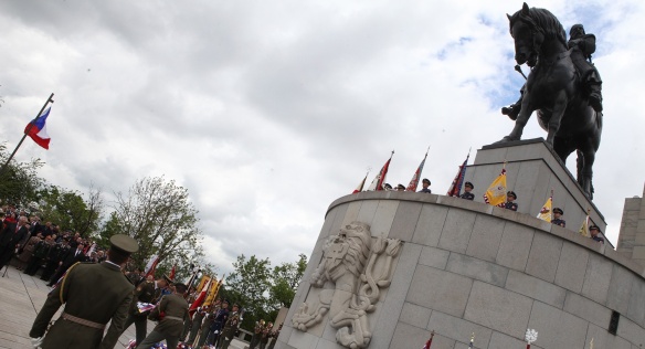 Pietní ceremonie k 69. výročí ukončení bojů 2. světové války v Evropě před Národním památníkem v Praze na Vítkově
