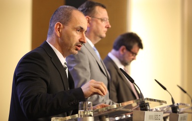 Ministr Martin Kuba na tiskové konferenci po jednání vlády, 14. března 2012